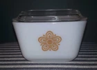 Pyrex Butterfly Gold Refrigerator Dish 501 with Ribbed Glass Lid 1.5 Cup Vintage
