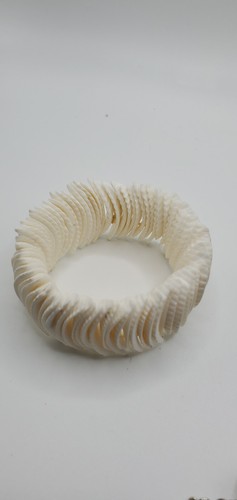 Schönes Stretch-Armband 6"-8" weiß Blattform gerippte Muscheln 1 1/2" - Bild 7 von 7