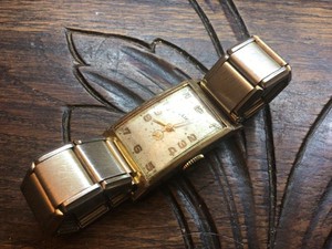 MONTRE CHURCHILL T18 RECTANGLE DOREE CUIR MARRON