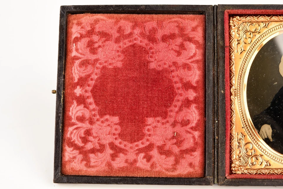 Ambrotype of Older Woman in 1/6 Plate Wood Composite Union Case V29 - Image 4 of 4