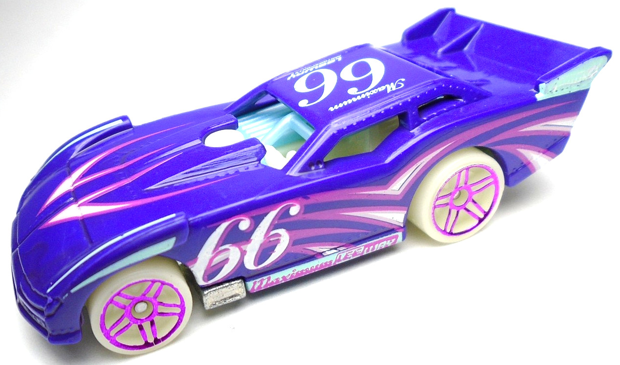 2014 HOT WHEELS MAXIMUM LEEWAY #66 PURPLE DIECAST 2 7/8" RACE CAR W/ GLOW WHEELS