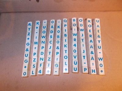LEGO-alt:'' 100 Buchstabensteine, 1 x 1, fetter hellblauer Druck''......70er Jahre