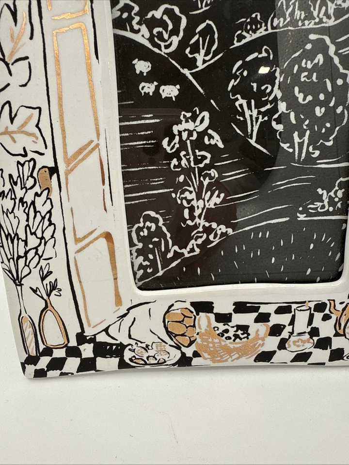 Marco de fotos Anthropologie vista ventana cerámica 4x6 país francés negro dorado Foto 3 de 4