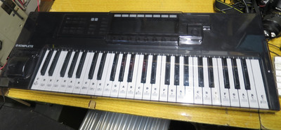 Native Instruments Komplete Kontrol S49 Mk2 Midi Keyboard + Free Deck Saver