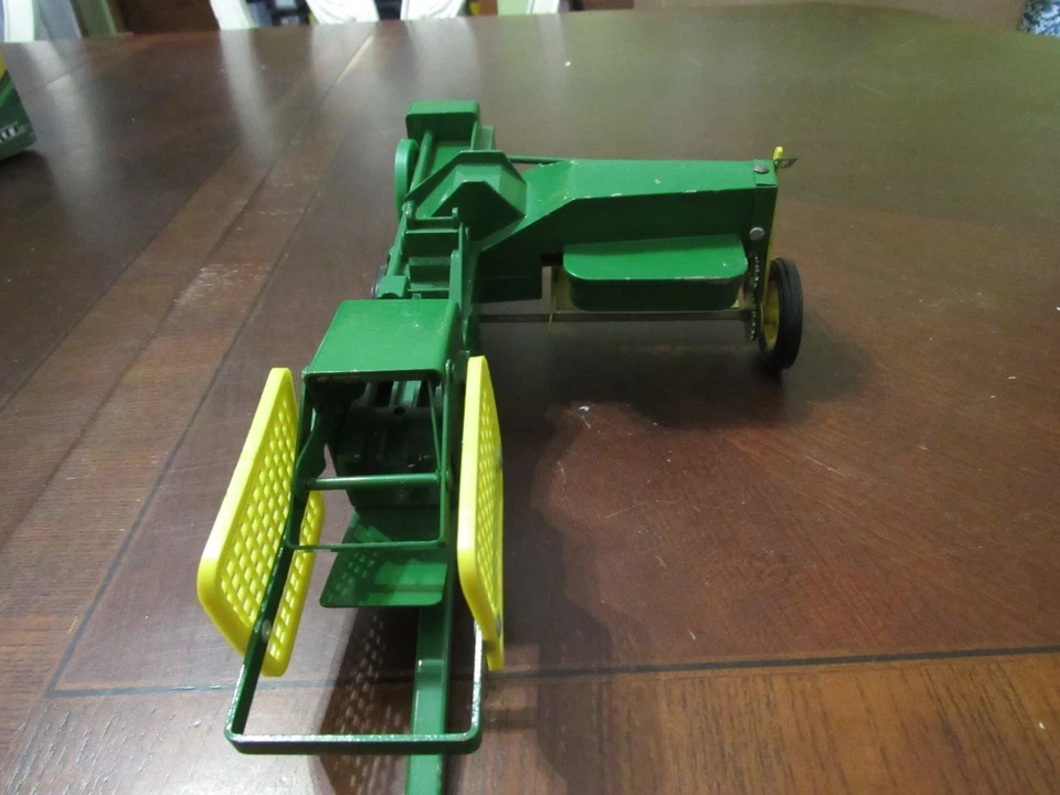ERTL 1/16 #545??? DIE CAST JOHN DEERE BALER - EXCELLENT CONDITION - NO BOX - Image 4 of 4
