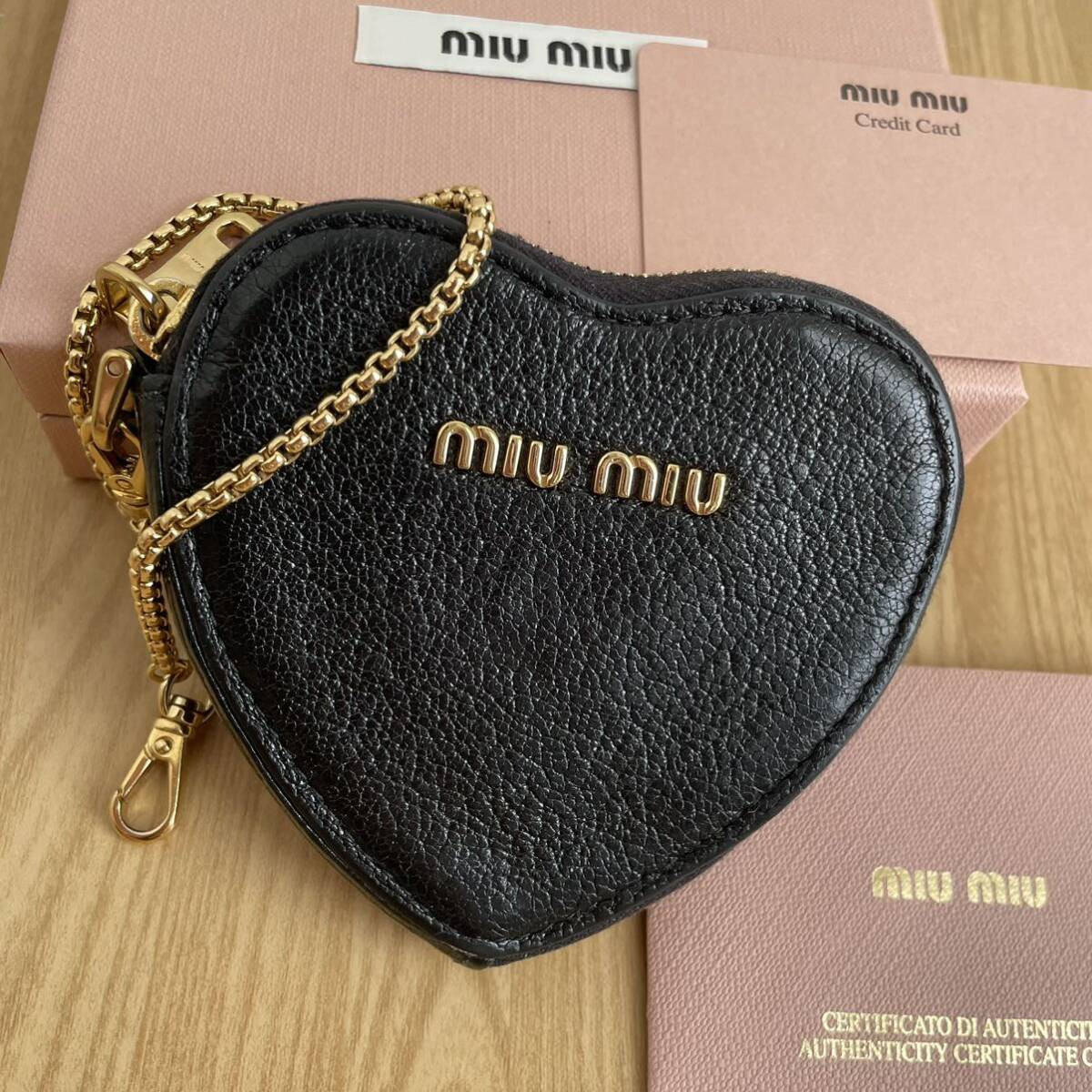 小物 miu miu heart charm leather coin case 美品 miumiu Miu Miu Heart Coin Case Coin Purse with Key