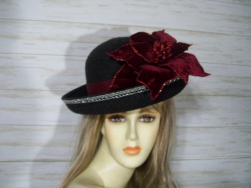 Christmas Hat with Poinsettia Dickens 