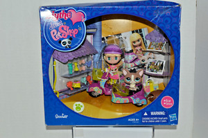 Blythe B15 + Petshop Corgi 1864 Scooter