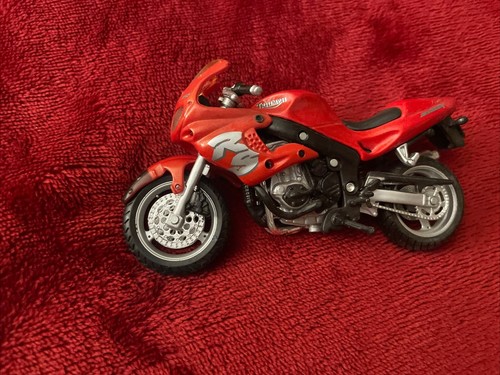 Maisto Triumph RS 955i Red 1:18 Diecast Collectible Motorcycle Toy