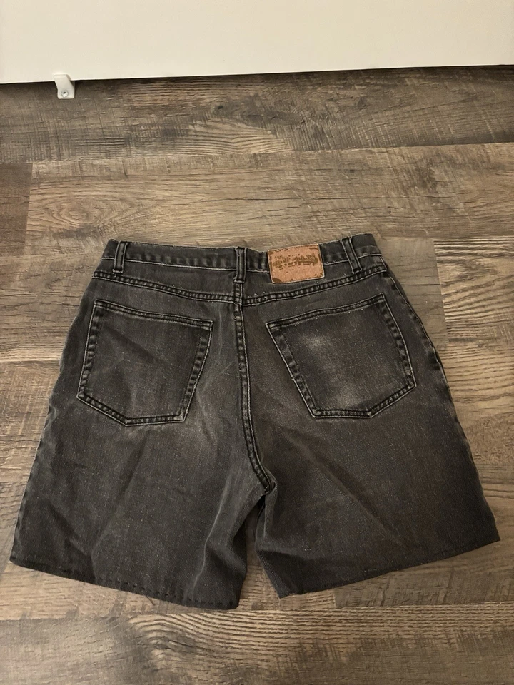 复古宽松褪色黑色短裤  — 第 4/4 张图片