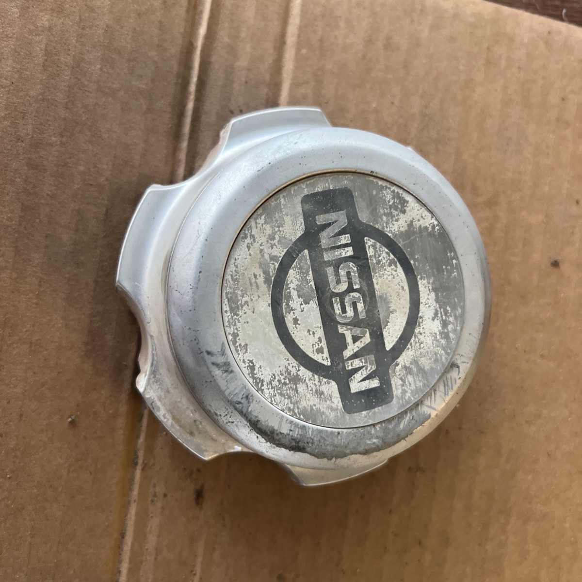 1996 - 1997 Nissan Frontier Center Hub Cap OEM 40315 8b210