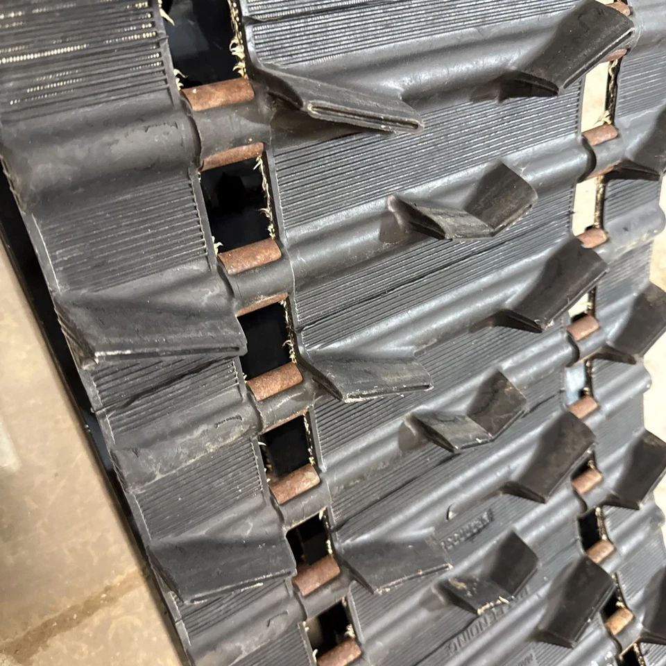 SKIDOO POLARIS CAT YAMAHA TRACK rotax 670 Good CAMOPLAST 136 X 2 X 1.5 570-2077 - Image 3 of 4