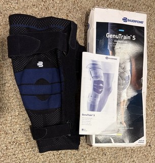 Bauerfeind GenuTrain S Hinged Knee Brace Size 4 Right Leg Black Blue