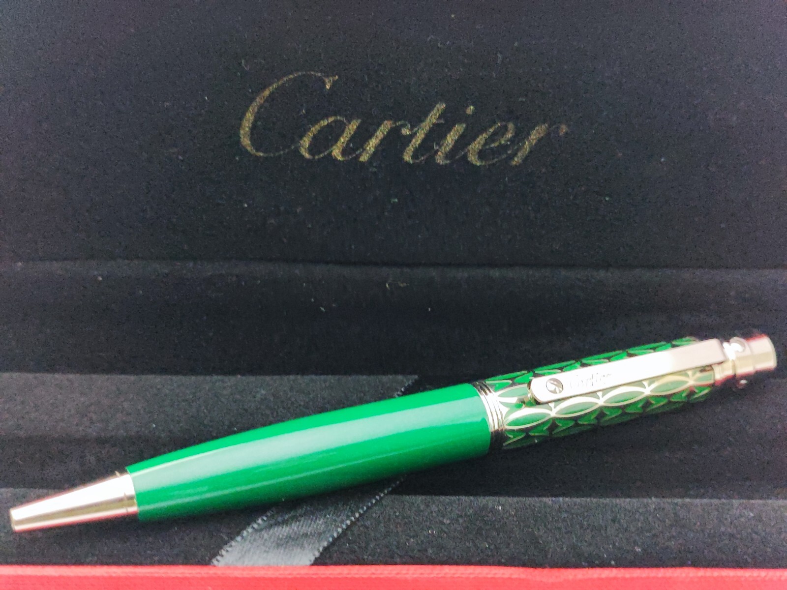 Luxury CARTIER SANTOS-DUMONT Special Edition Green Body Ballpoint
