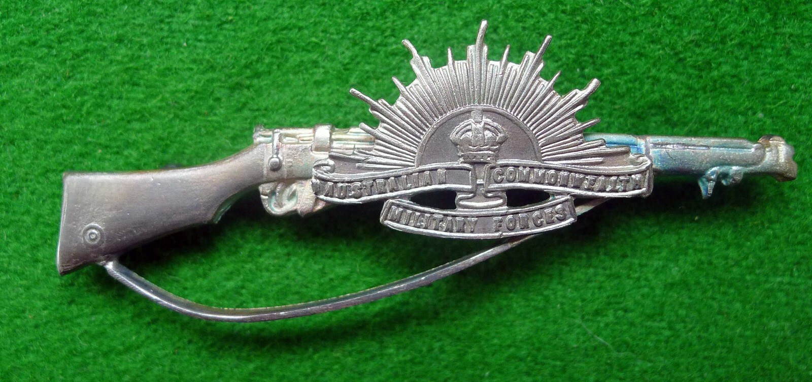 WW1 AUSTRALIAN RISING SUN & LEE ENFIELD RIFLE SWEETHEART BADGE BROOCH