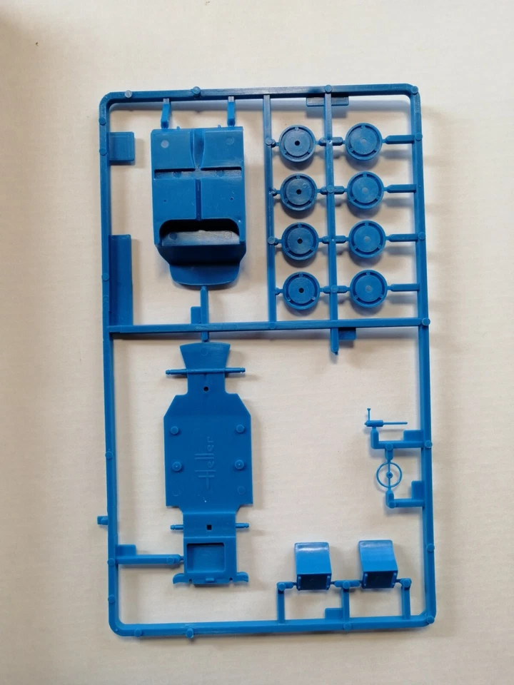 HELLER 1/43 PEUGEOT 403 KIT MONTAGGIO OBSOLETO - Immagine 3 di 4