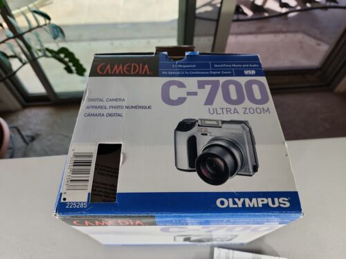 Vintage Digital Camera, Olympus Camedia C-700 w/ 2.1 MP w/ 10x Zoom, MORE - Picture 11 of 12