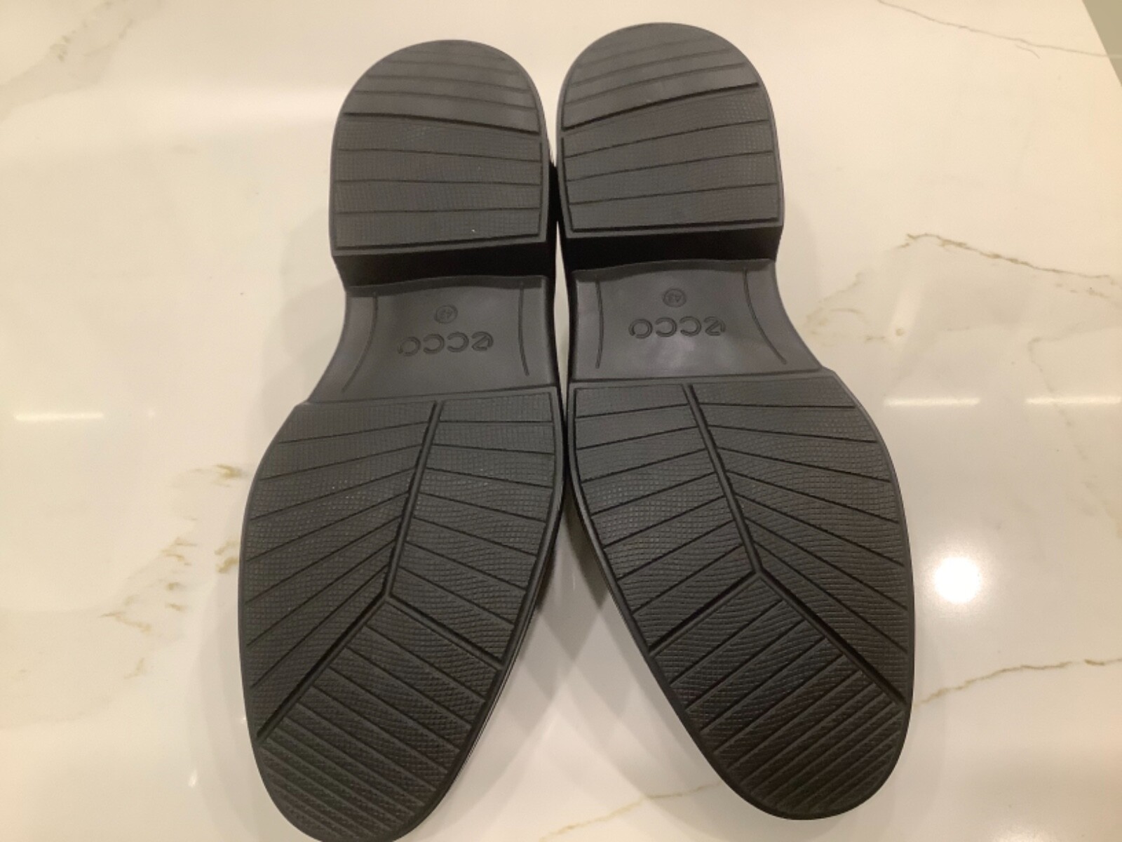 ecco lisbon apron slip on