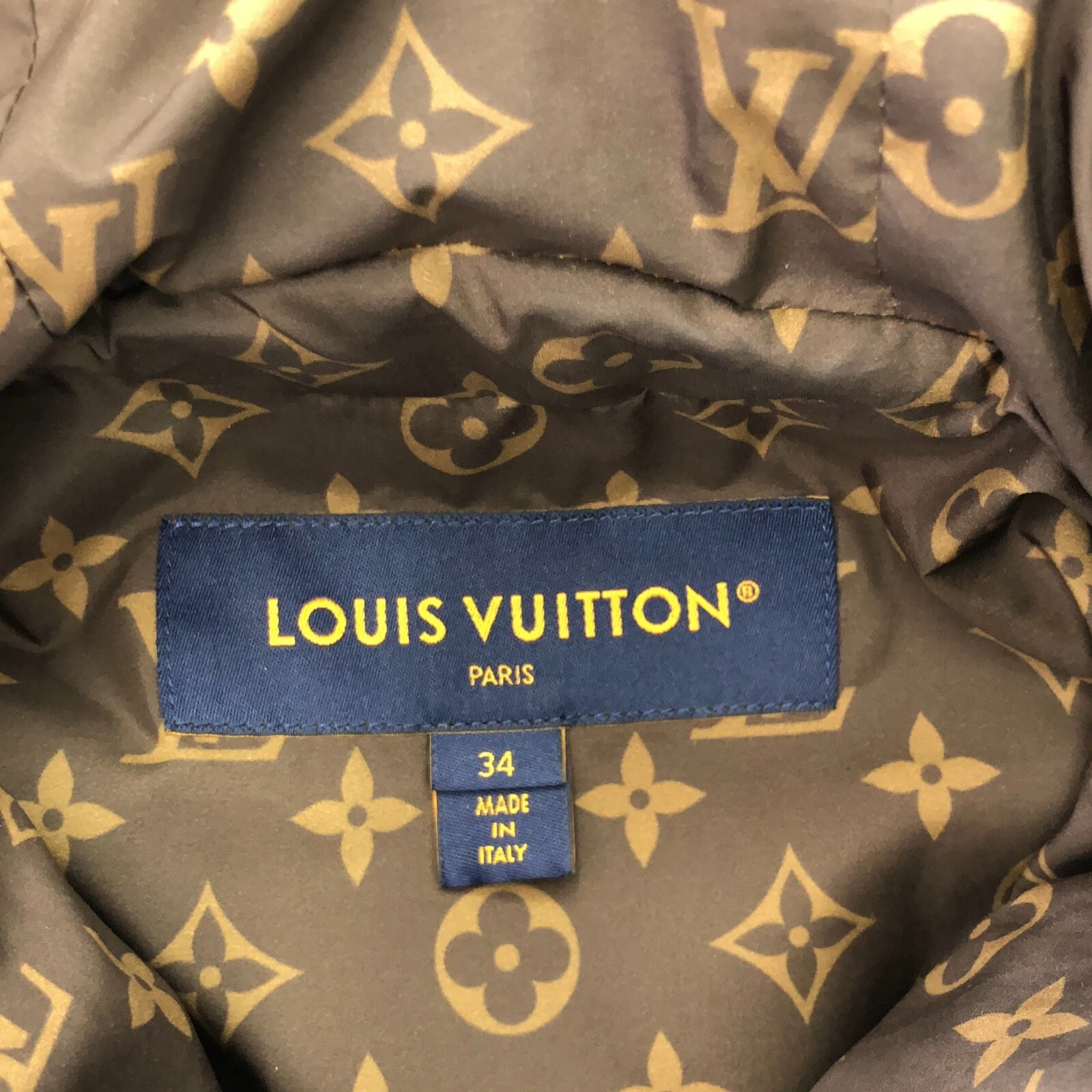 LOUIS VUITTON（LV） Giacca LOUIS VUITTON nylon 1AAIJF RW231W nera usata uomo taglia 34 monogram