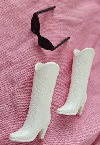Vintage Barbie Doll Accessories SCRIPTED WHITE WESTERN BOOTS BLACK SUN GLASSES