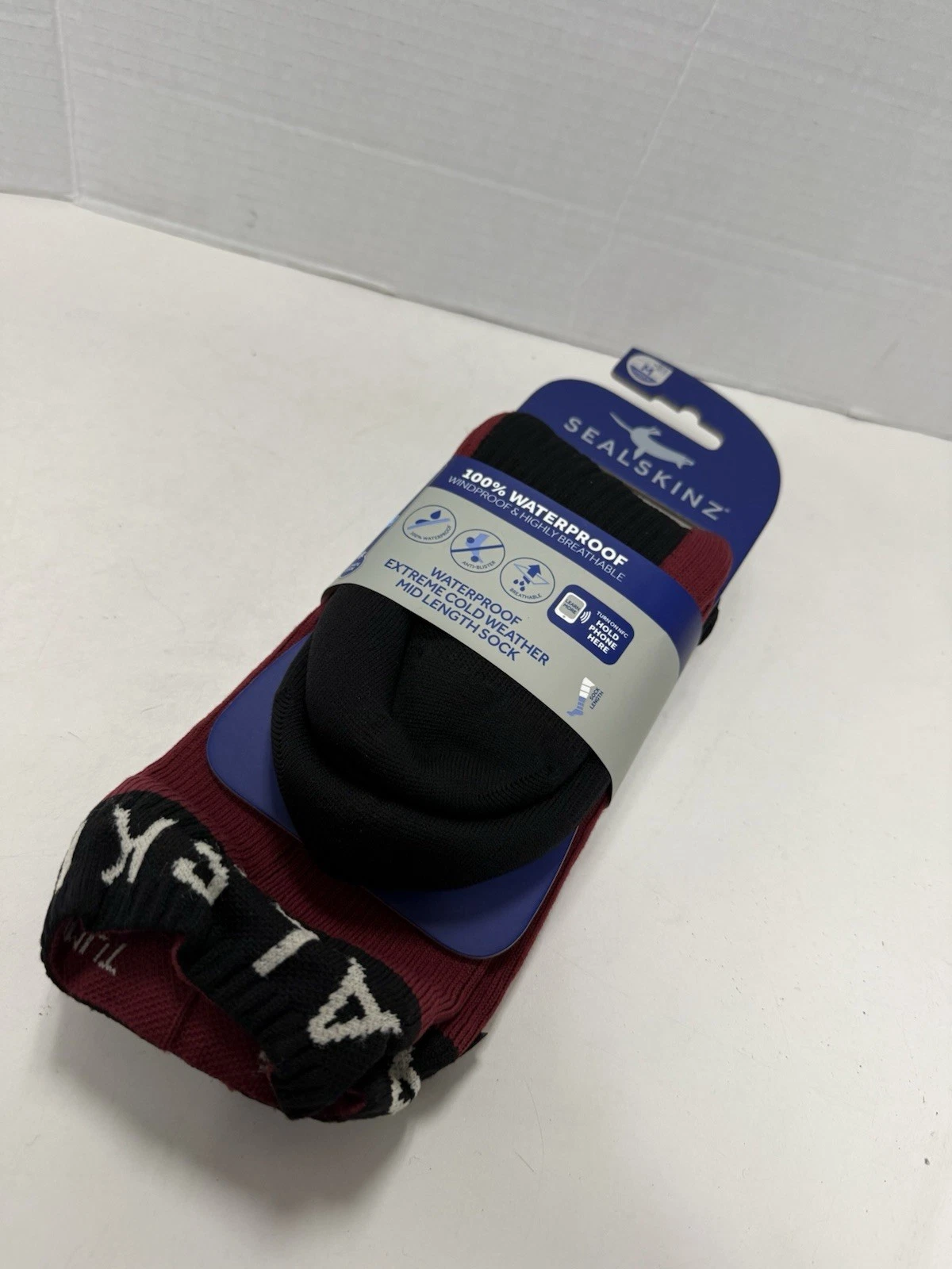 Sealskinz Waterproof Extreme Cold Weather Mid Length Sock Red Black Medium NEW
Opens in a new window