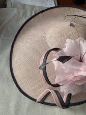 LADIES CAPELLI CONDICI GREY AND PINK WEDDING HATINATOR FASCINATOR 