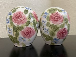 Salt & Pepper shakers Valentino Pattern by Tabletops Unlimited handpntd. - Vntg.