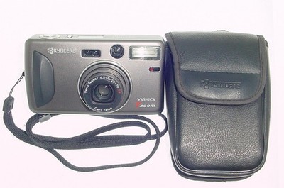Yashica T Zoom Kyocera analoge Kamera Carl Zeiss 28-70 mm f/4.5-8 T * Tessar Objektiv