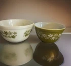 Set Of 2 PYREX Nesting bowls - Crazy daisy #401 #402 Pristine Condition