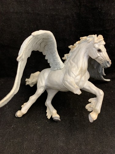 Safari Ltd 2007 - Mythical Realms Pegasus BROKEN LEG
