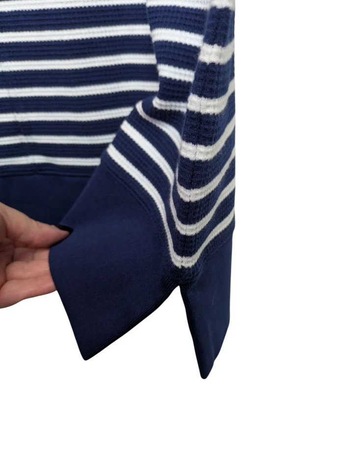 Camiseta de punto Lands End mediana texturizada a rayas cuello en V Foto 3 de 4