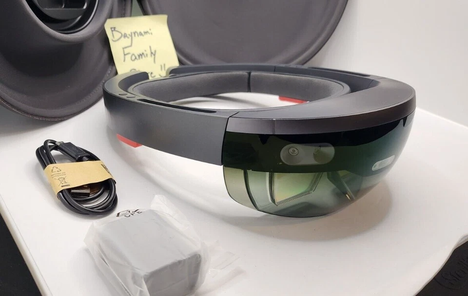 Microsoft HoloLens Developer Edition 1st Generation & Genuine Carry Case - Image 3 of 4