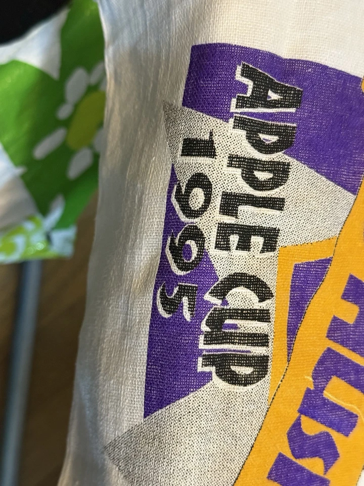 De colección Apple Cup UW Washington Huskies Equipo de Fútbol Gruñido Toalla Fan Bandana 1995 Foto 3 de 3