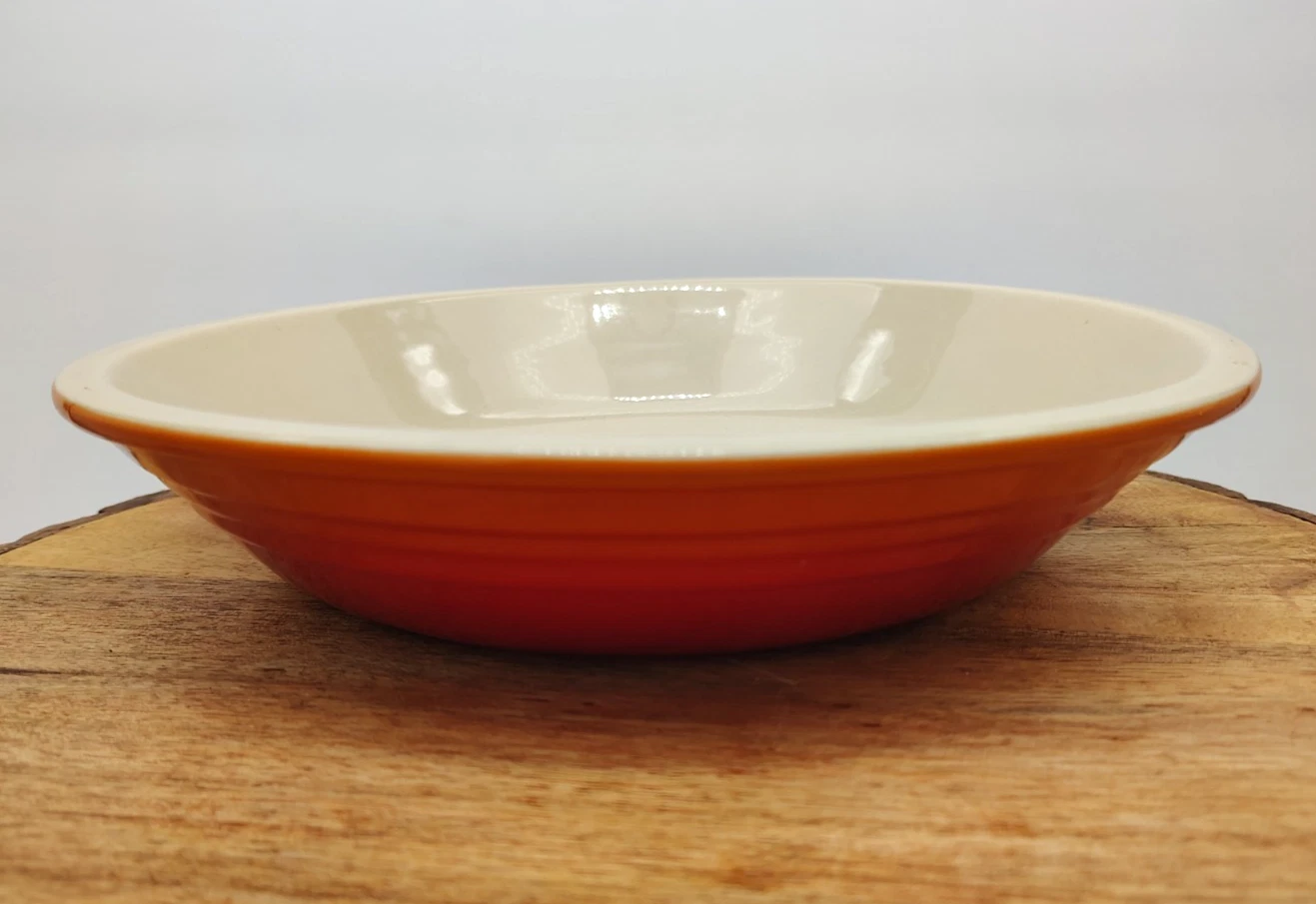 Le Creuset Stoneware Red Orange Ombre/Flame Ceramic Baking Pie Dish 9.75 x 2"