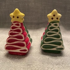Cracker Barrel candy ribbon trees salt and pepper shakers Christmas 2025 New-1