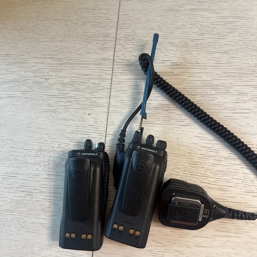 2 Walkie Talkie Motorola HT1250-LS+ UHF de 2 vías 16 canales con baterías RCA sin probar - Imagen 8 de 14
