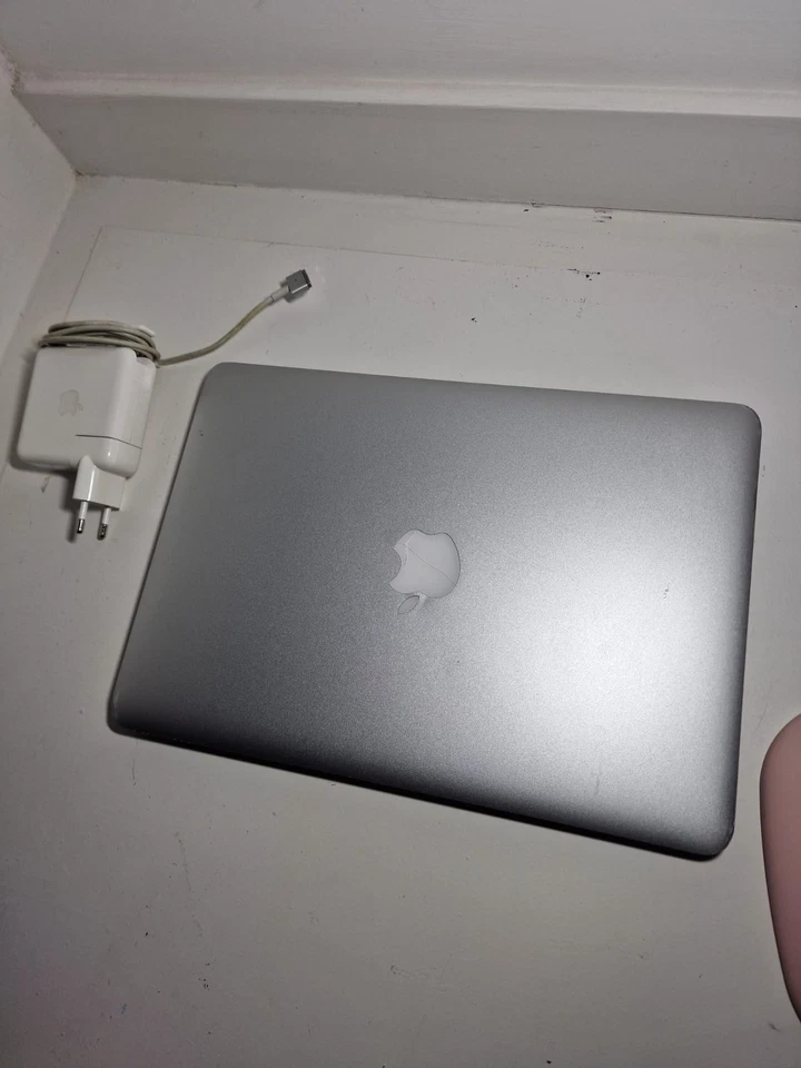 Apple MacBook Pro 13" 2015 · i5 · 8GB · 128GB, foto 1 di 5