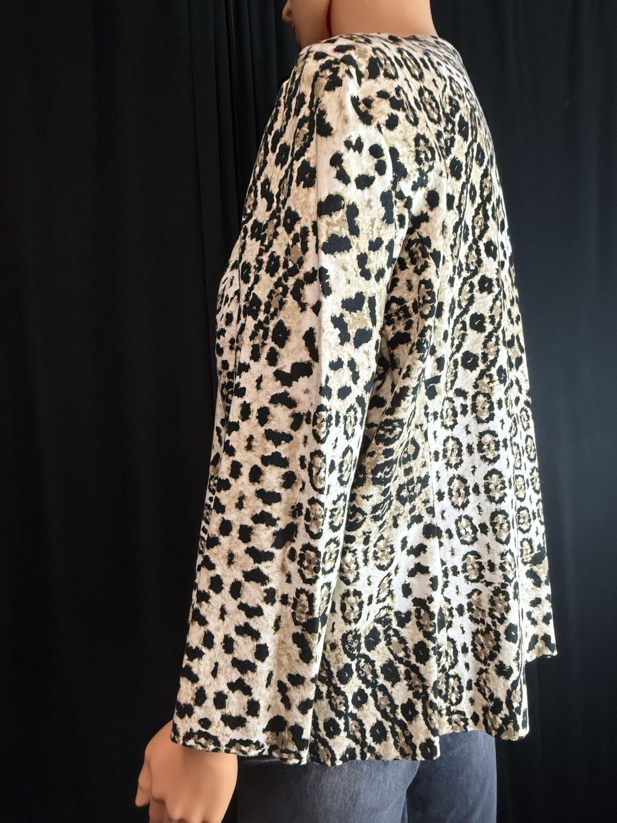 Ruby Rose women’s leopard print jacket with woode… - image 10