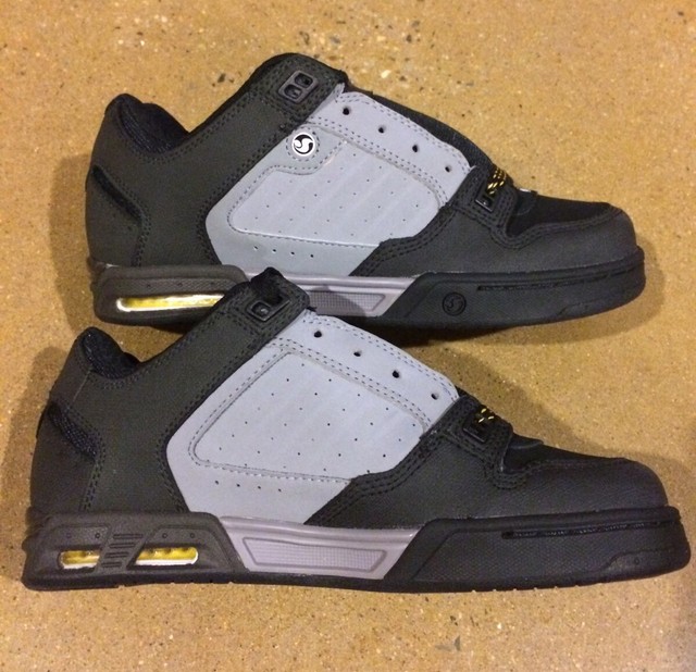 vans white checkered old skool