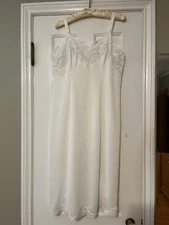 Vintage 1960s Wondermaid White Lacy Full Slip