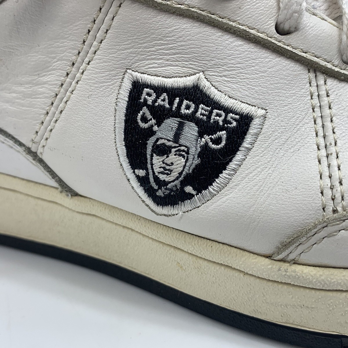 RBK Reebok NFL Raiders Womens Sz 8 White Logo Oakland Las RBK Reebok NFL Raiders Womens Sz 8 White Logo Oakland Las