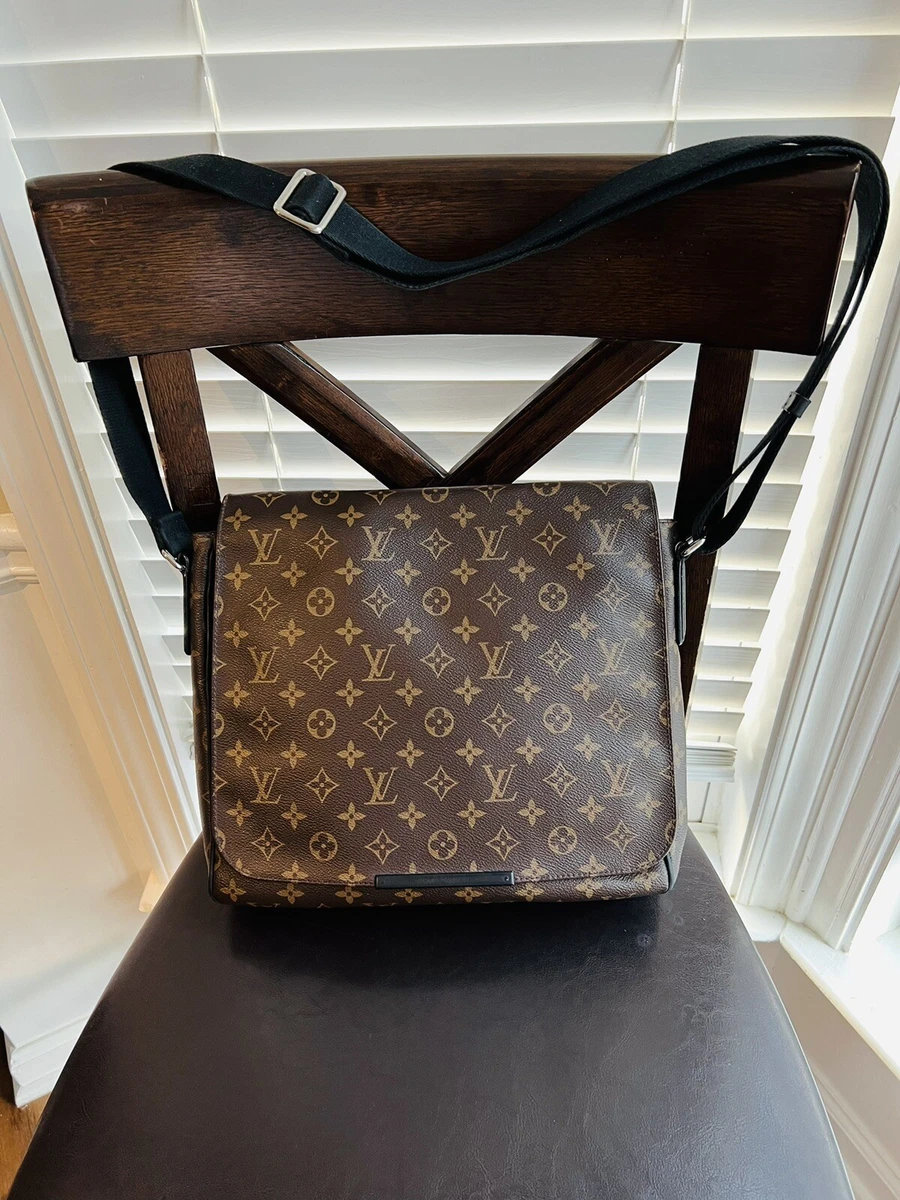 LOUIS VUITTON District MM Monogram Eclipse Messenger Bag Black