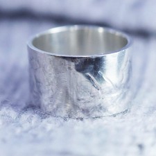 Size 7.75, vintage southwestern Sterling 925 silver ring, wide hammered band