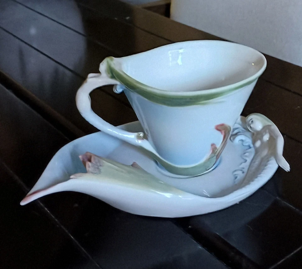 ¡Sirenas vintage raras en surf!   Taza y platillo de China en bajorrelieve!!! Foto 3 de 4