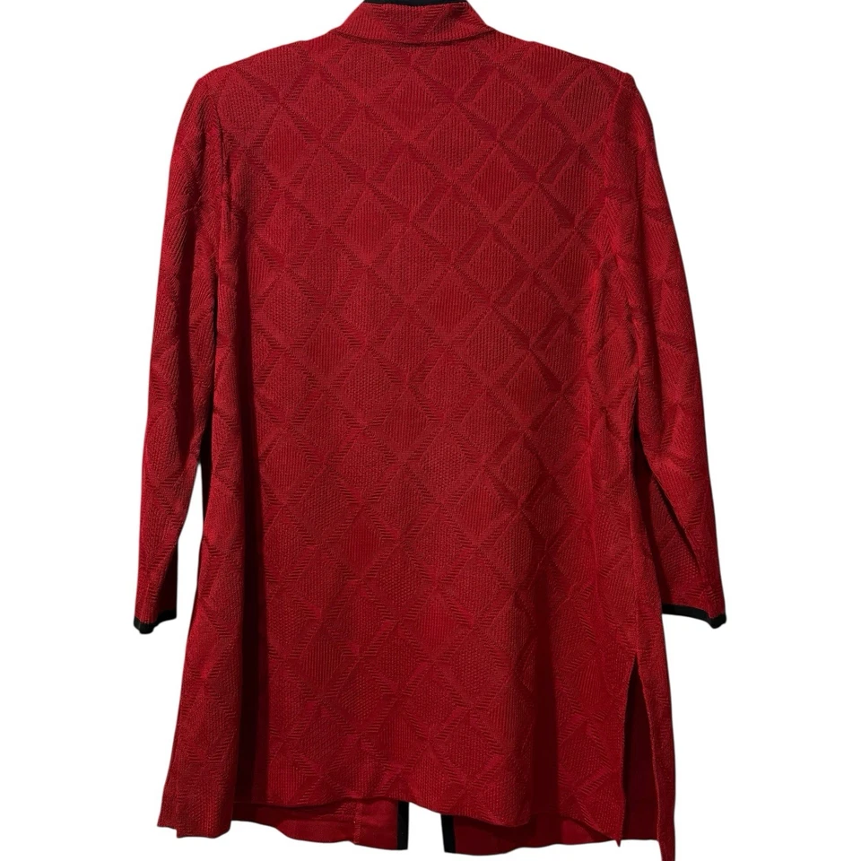 Chaqueta Larga Ming Wang Rojo Diamante Texturizado Tejido con Borde Negro | Talla Mediana $349 Foto 2 de 4
