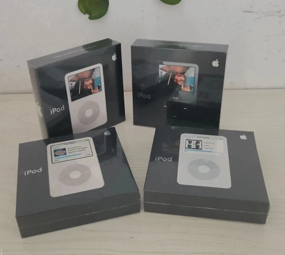 🎧 Brand New Apple iPod Classic Video 5th Gen Black/White 128GB/1TB Sealed Box - Image 2 of 4