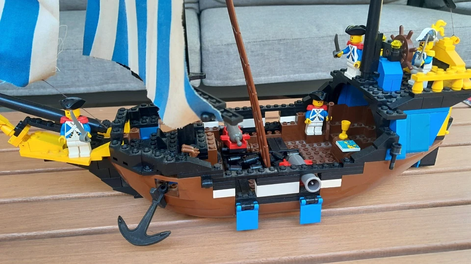 LEGO Pirates #6274 Caribbean Clipper - Vintage 1989 - 99% Complete - NO BOX - image 2 of 4