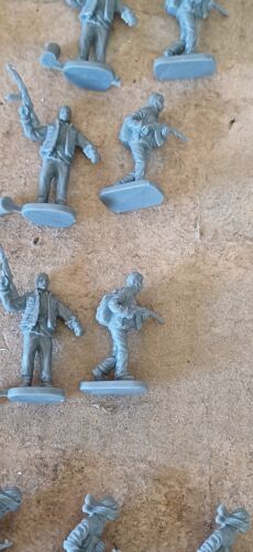 CAESAR MINIATURES scala 1/72 H031 Resistenti urbani moderni X40 omaggio P&P - Foto 10 di 11
