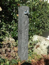 Wasserzapfsäule aus Basalt, Wasserzapfstelle, Außenwasserhahn, Naturstein, Stele