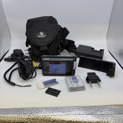 Sony Super Steady Shot Cyber-Shot  DSC-T70. Fully Working. Lots of accessories 